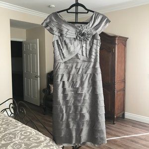 LONDON TIMES ROSETTE COCKTAIL DRESS PLATINUM 8